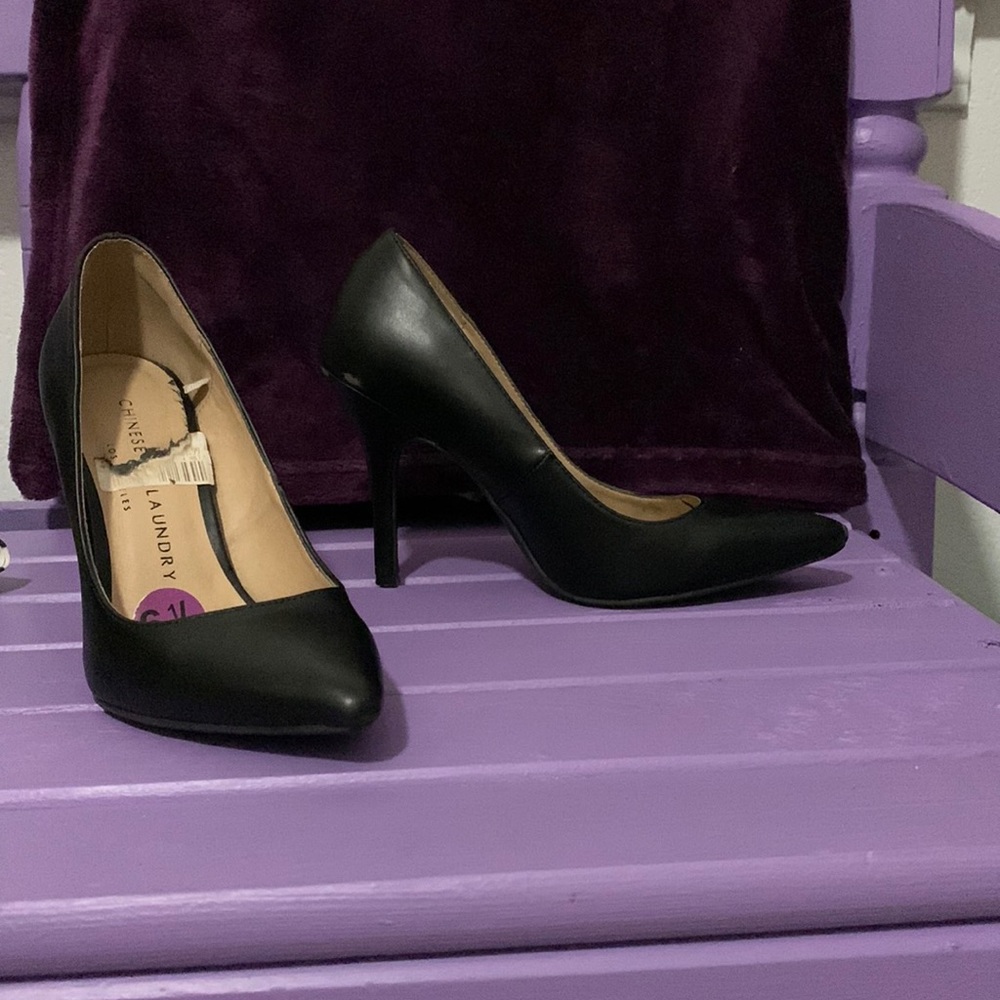 Chinese laundry black leather pumps